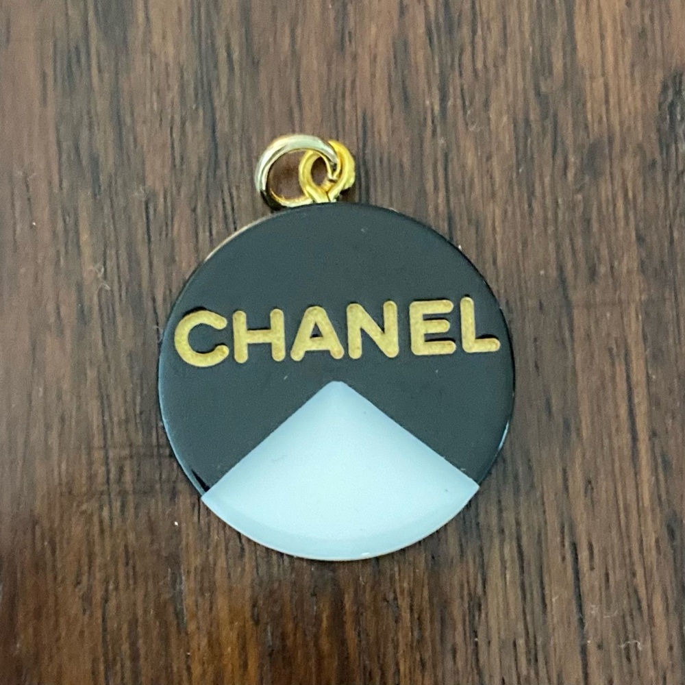 CHANEL Charm with 18k Gold Necklace Zipper Pull Black White Gold 1”